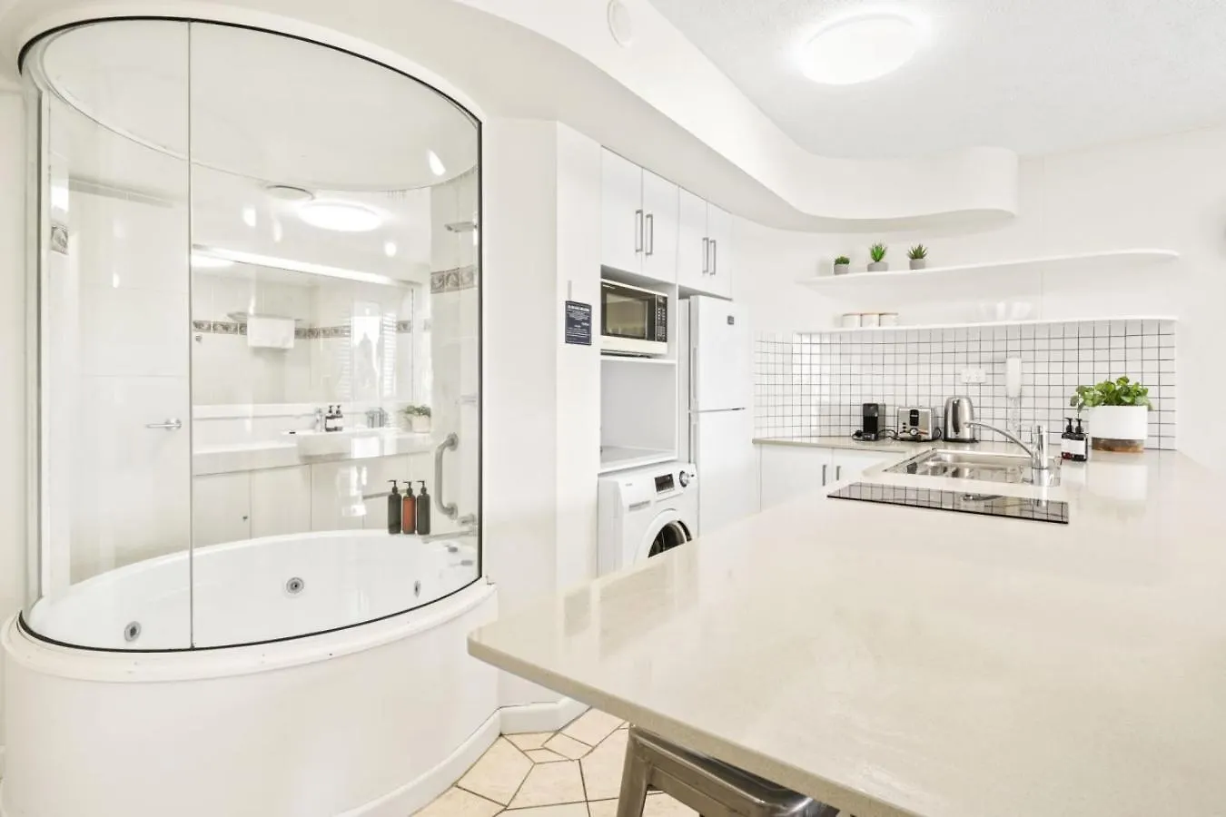 Tropical Tides At Cairns Esplanade Apartment