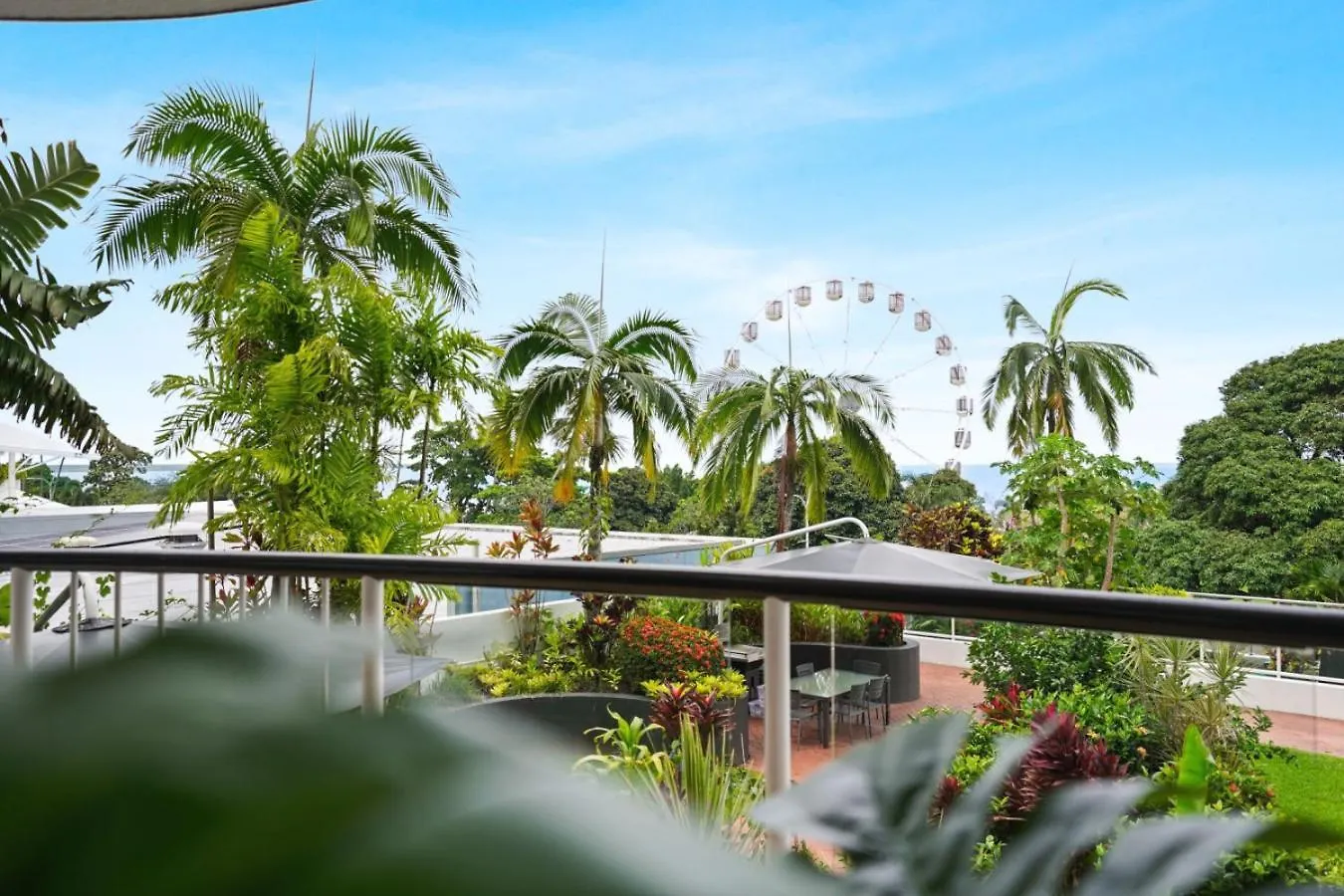 Tropical Tides At Cairns Esplanade Apartment