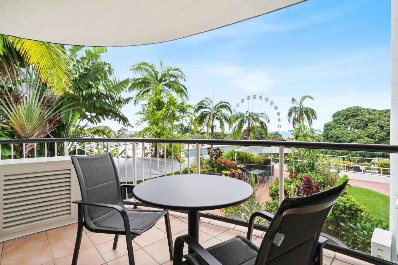 Tropical Tides At Cairns Esplanade Apartment